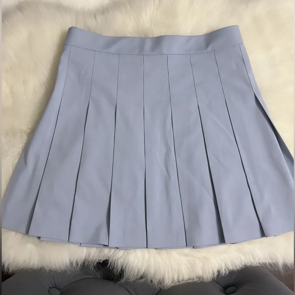 UNIQLO Pleated Skirt - Picture 2 of 6